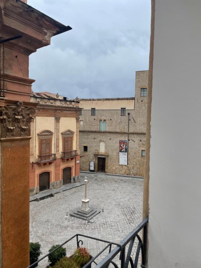 Appartamento Mansardato Nel Cuore Di Palermo - Accesso Terrazza エクステリア 写真